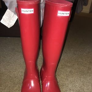 Red hunter rain boots. Size 8